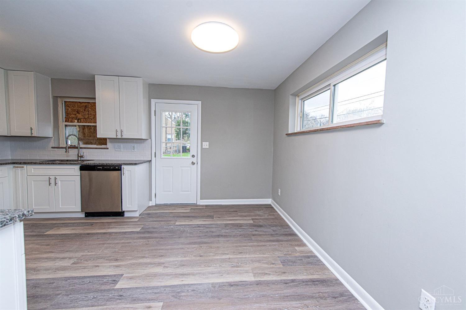5444 Delhi Road Cincinnati, OH 45238 - Photo 10 of 44 Dining room off kitchen.