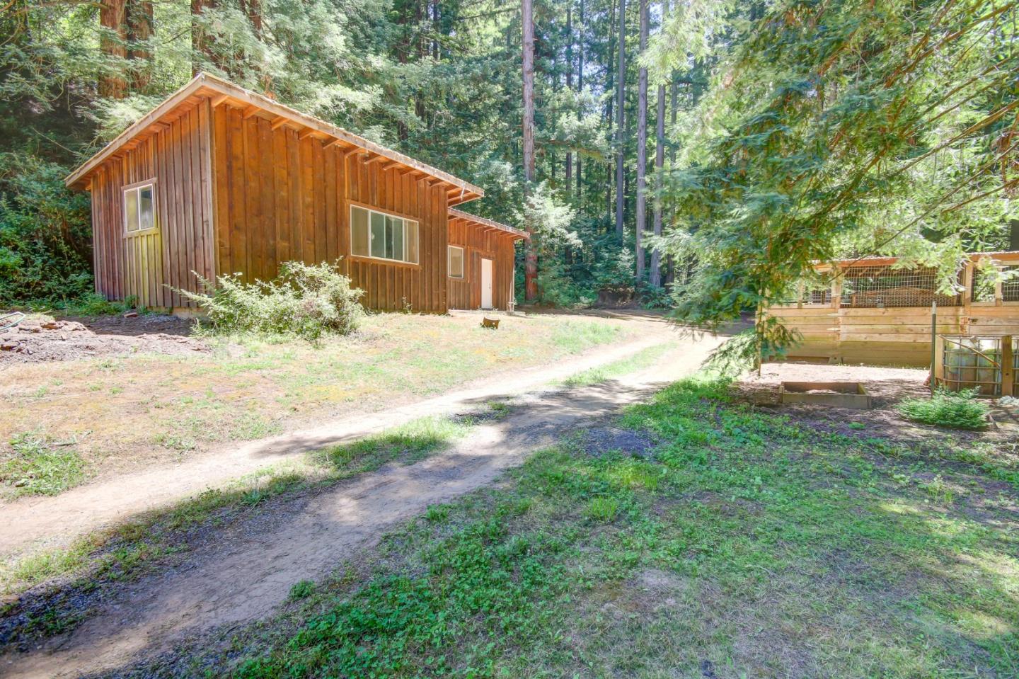 500 Hidden Canyon Watsonville, CA 95076 - Photo 11 of 37 a backyard of a house