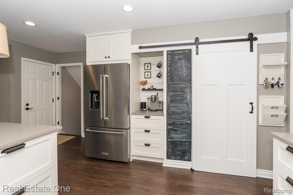 1935 Clear Point Court Rochester Hills, MI 48306 - Photo 8 of 24