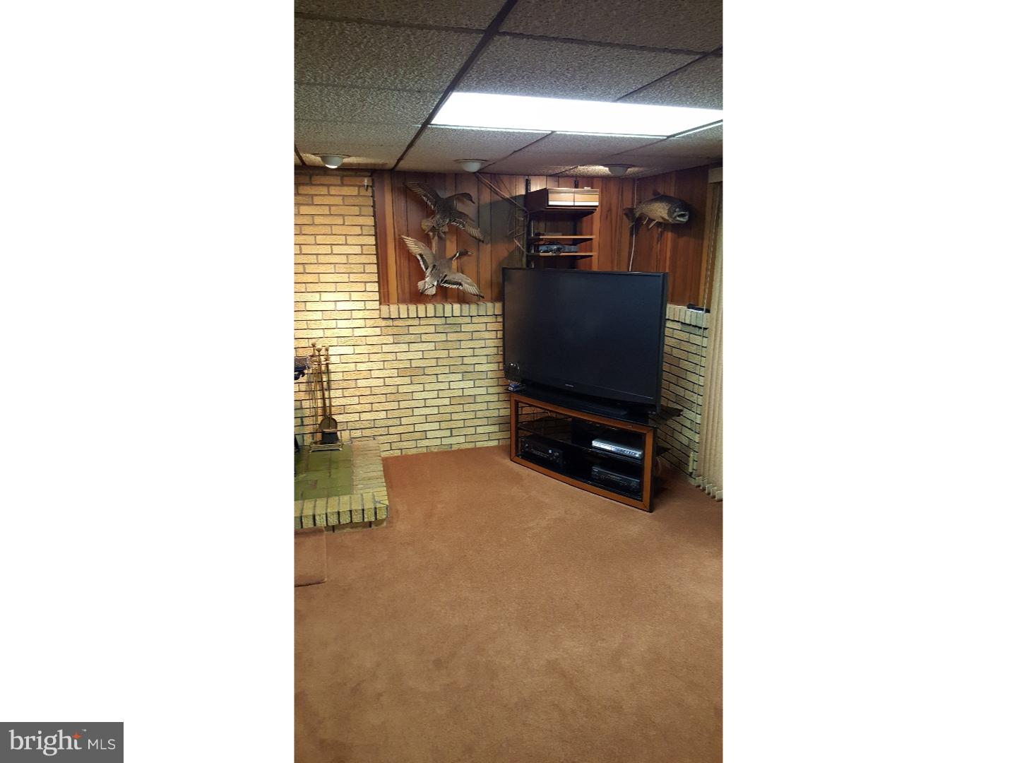 1199 Payne Road Green Lane, PA 18054 - Photo 9 of 24 Family Room