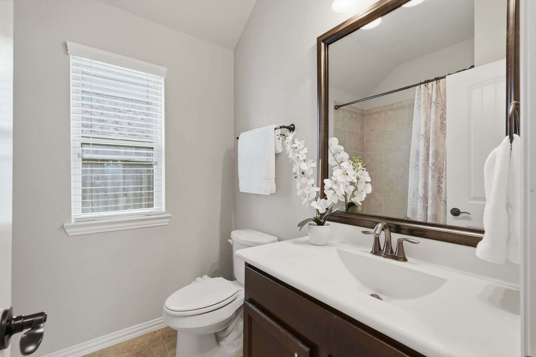 18227 Tacoma Ridge Drive Tomball, TX 77377 - Photo 32 of 45 Well-appointed full bath with a clean design and ample vanity space.