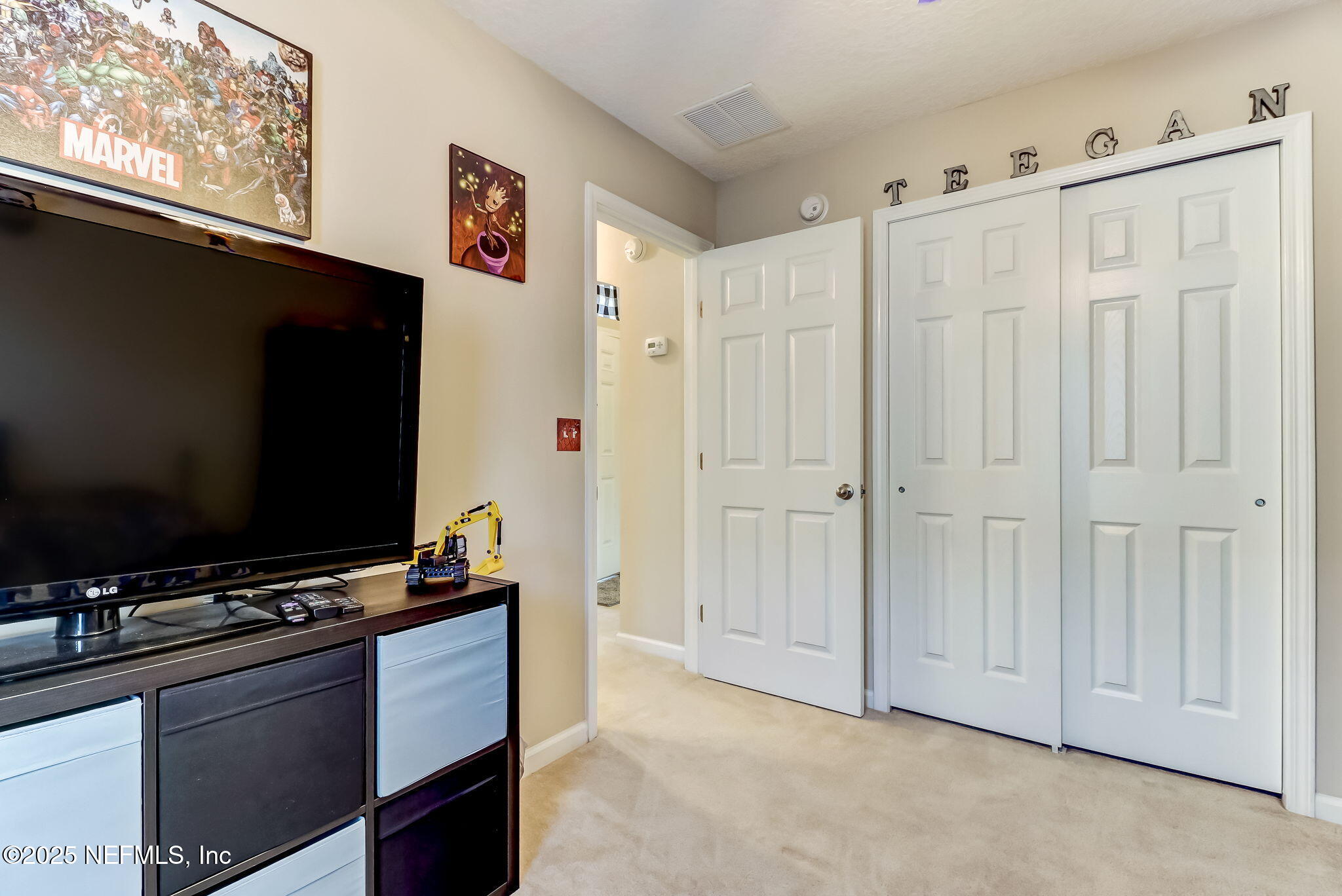 94055 Last Lane Yulee, FL 32097 - Photo 21 of 30 a view of a workspace with flat screen tv