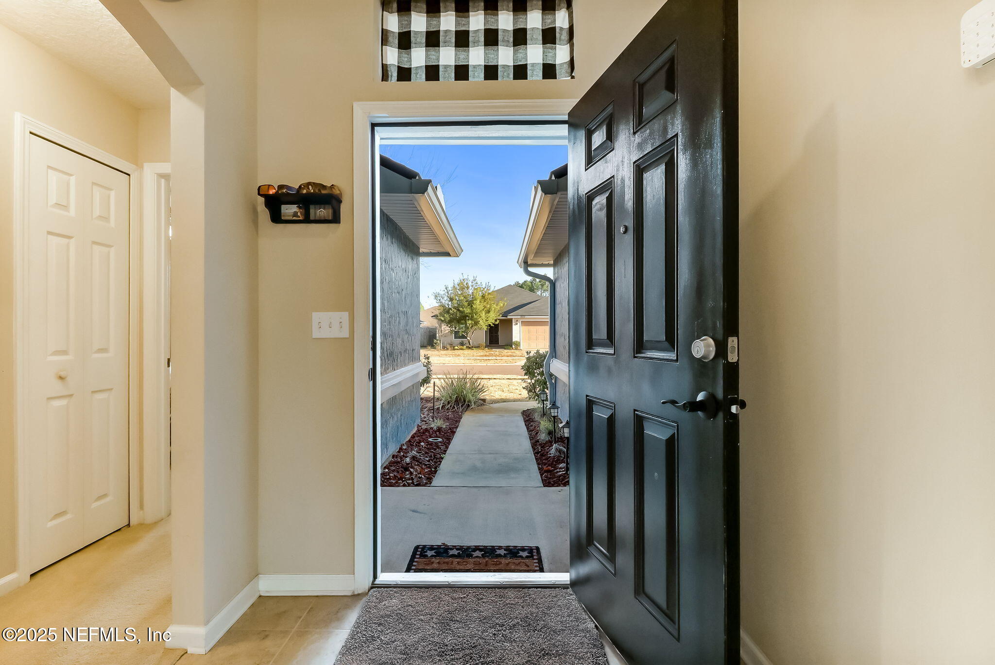 94055 Last Lane Yulee, FL 32097 - Photo 6 of 30 a view of living room