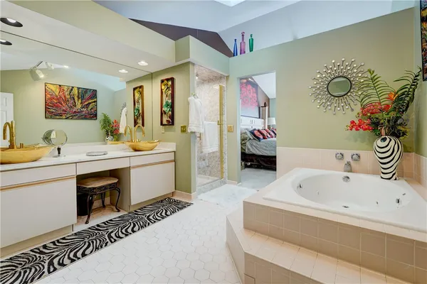 $344,900 | 10 Bay Park, Penfield, NY 14580