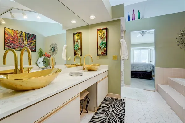 $344,900 | 10 Bay Park, Penfield, NY 14580