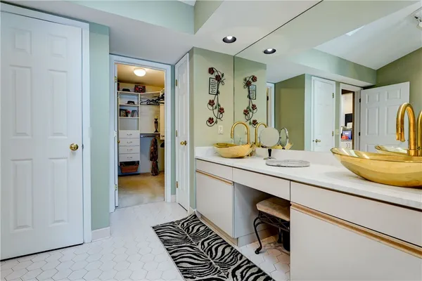 $344,900 | 10 Bay Park, Penfield, NY 14580