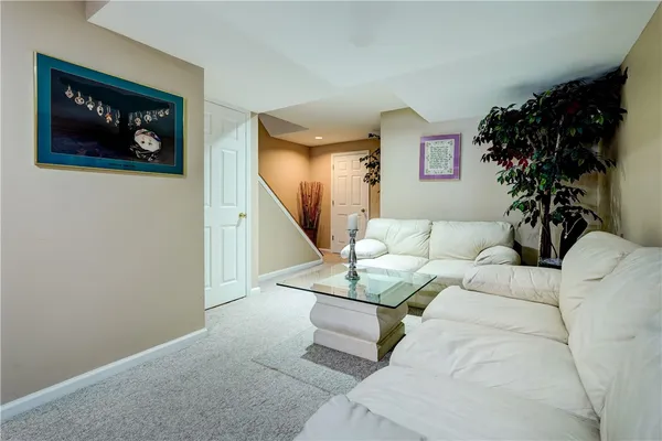 $344,900 | 10 Bay Park, Penfield, NY 14580