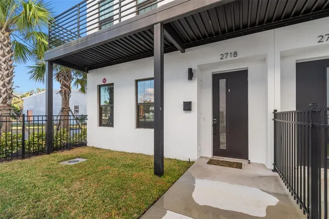 a view of an entrance of the house
