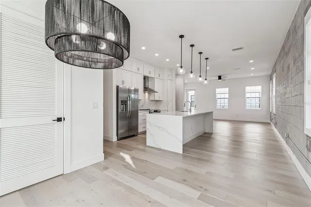 a view of a building with entryway and windows