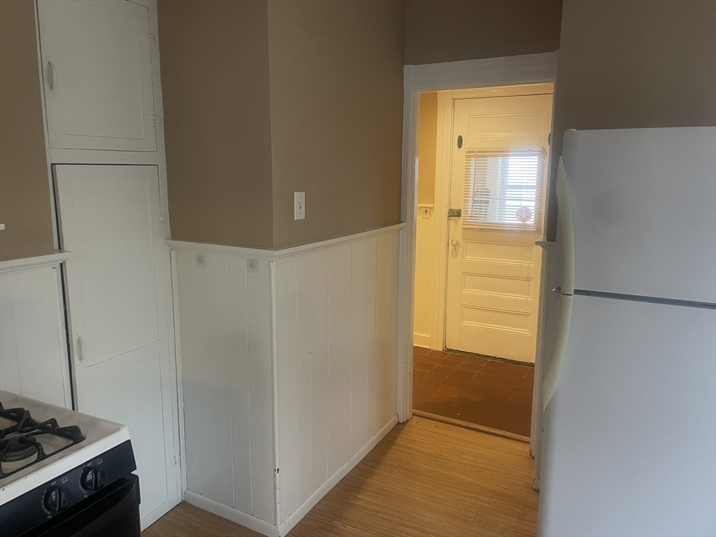 44 Sculpin Way, Unit 44 Swampscott, MA 01907 - Photo 16 of 21 a view of a hallway with front door