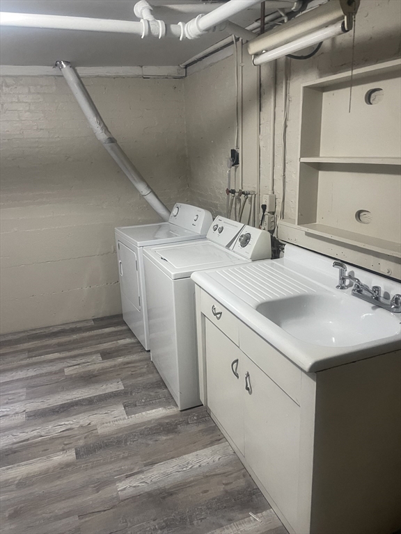 44 Sculpin Way, Unit 44 Swampscott, MA 01907 - Photo 17 of 21 a bathroom with a sink and a mirror
