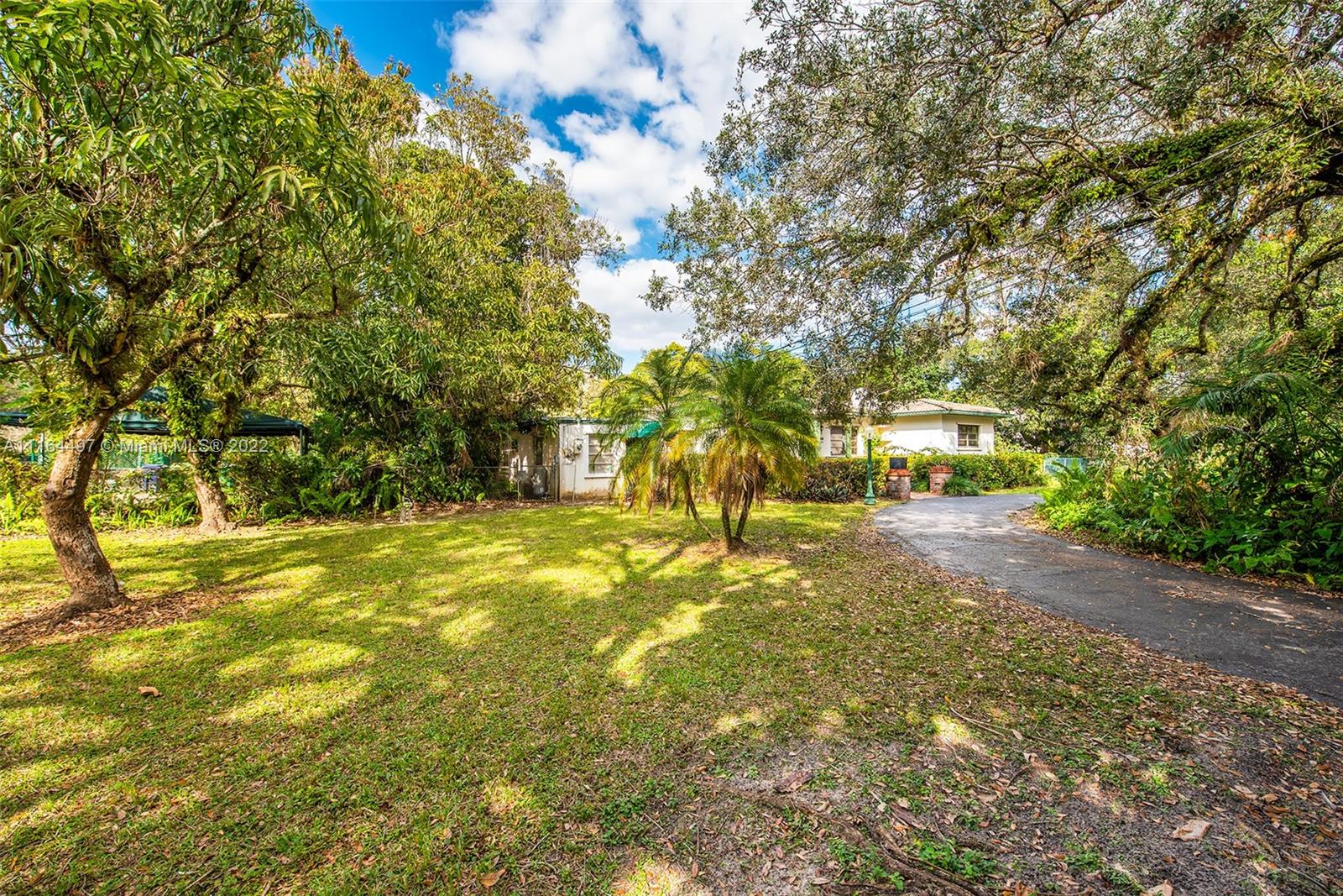 7335 Southwest 104th Street Pinecrest, FL 33156 - Photo 8 of 16 a view of yard