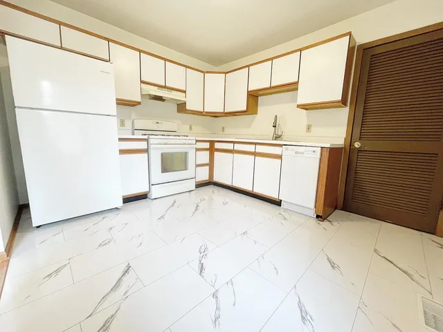 $369,900 | 150-154 Meadow Road, Crown Point, IN 46307