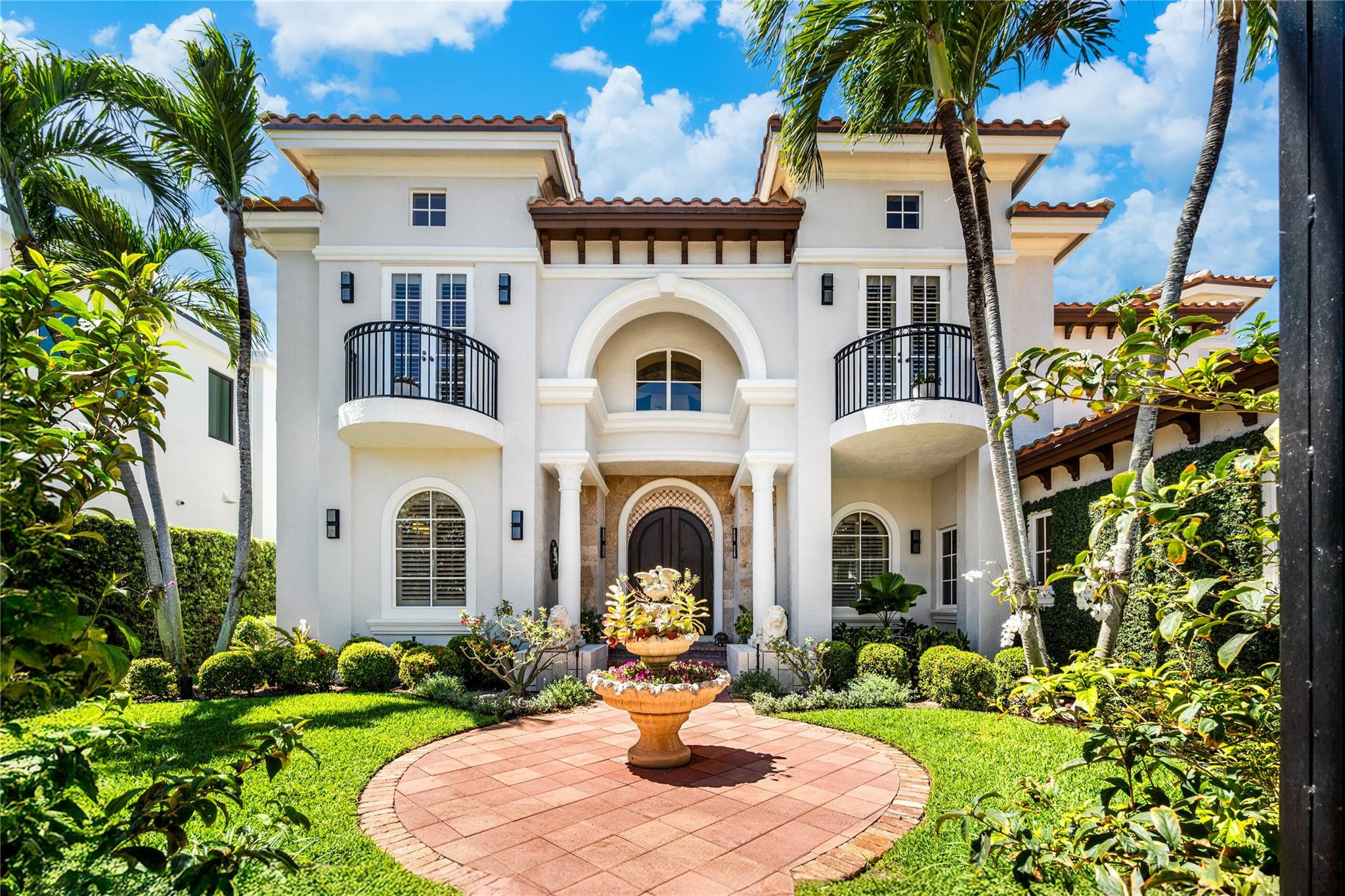 3111 Northeast 27th Avenue Lighthouse Point, FL 33064 - Photo 9 of 56 Gated Court-yard entrance