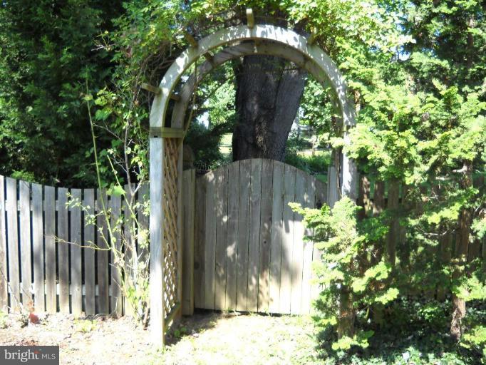 1614 Templeton Road Towson, MD 21204 - Photo 22 of 27 Arbor Gate w/ Roses