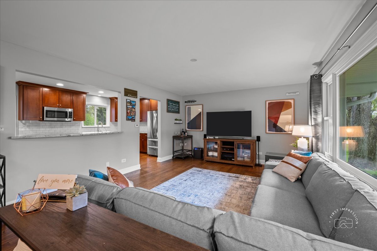 10S173 Ridge Road Naperville, IL 60565 - Photo 3 of 25 Gallery Image 3