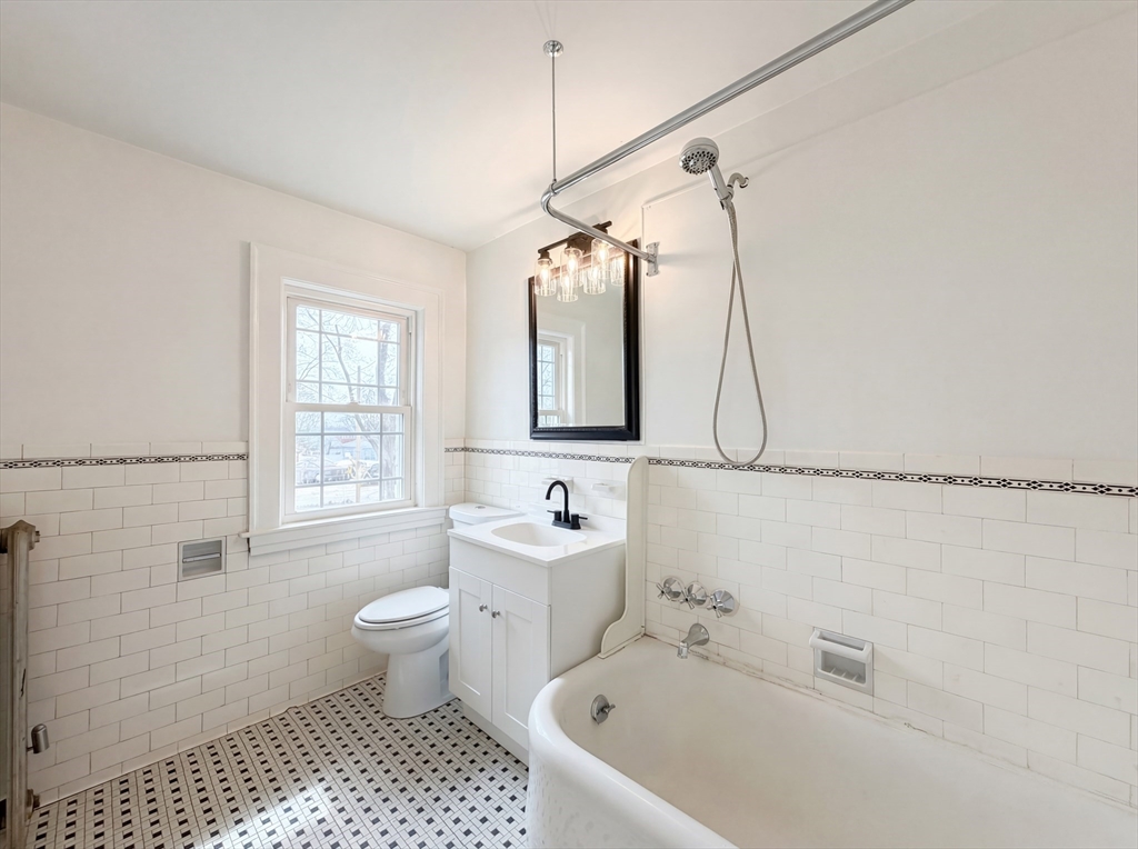 10 Perrot Street Worcester, MA 01602 - Photo 12 of 17