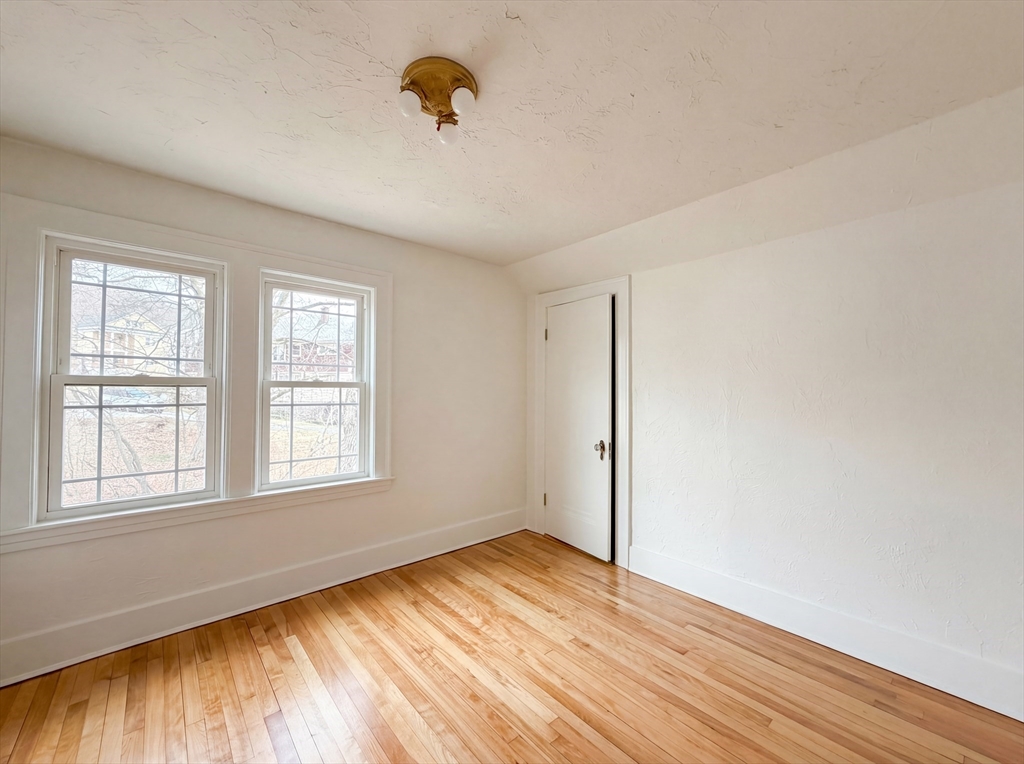 10 Perrot Street Worcester, MA 01602 - Photo 13 of 17