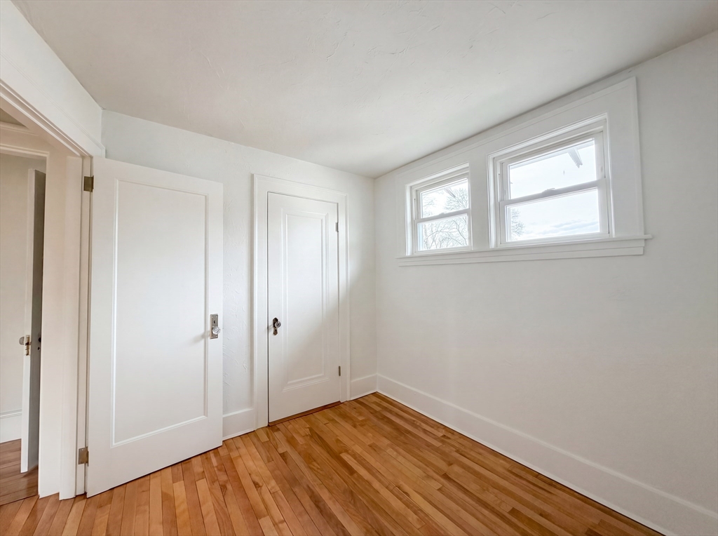 10 Perrot Street Worcester, MA 01602 - Photo 14 of 17
