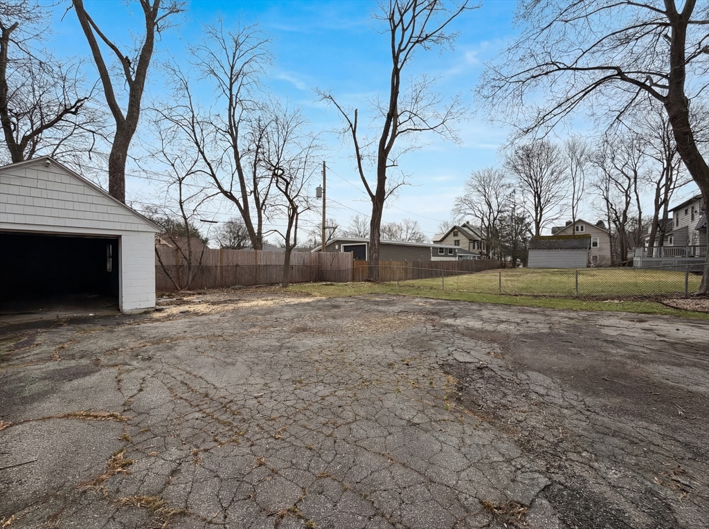 10 Perrot Street Worcester, MA 01602 - Photo 15 of 17