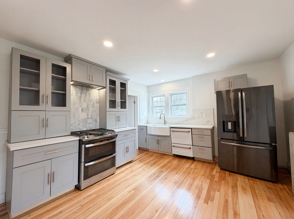 10 Perrot Street Worcester, MA 01602 - Photo 2 of 17