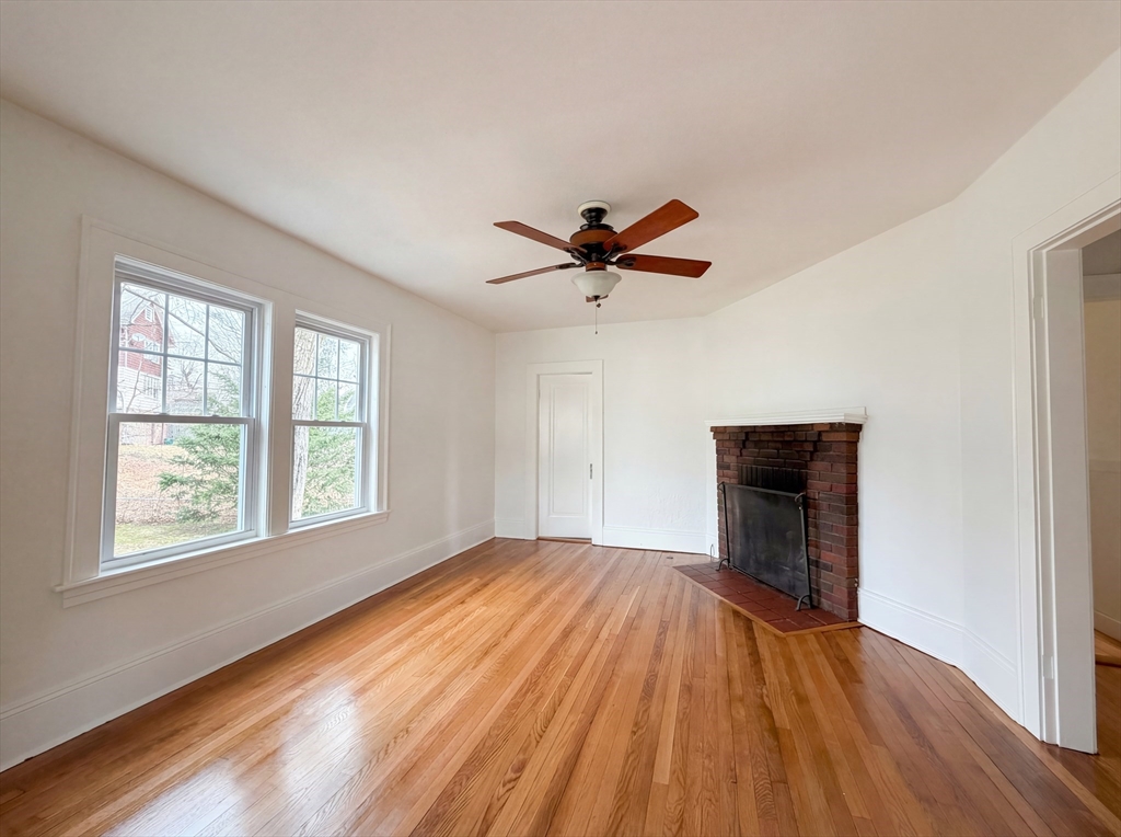 10 Perrot Street Worcester, MA 01602 - Photo 3 of 17