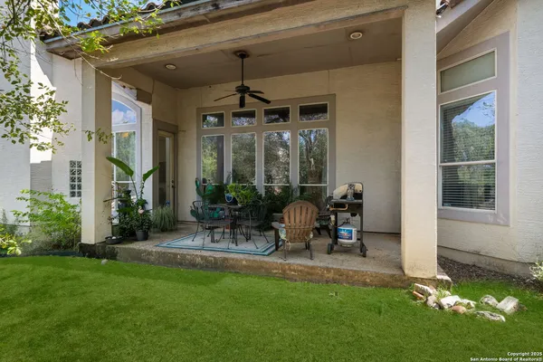 a view of outdoor space yard and porch