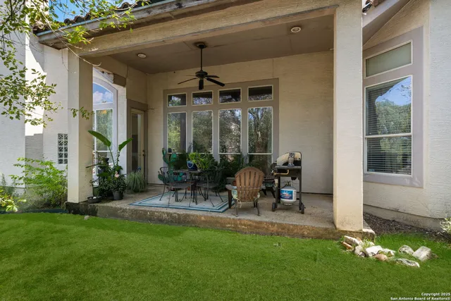 a view of outdoor space yard and porch