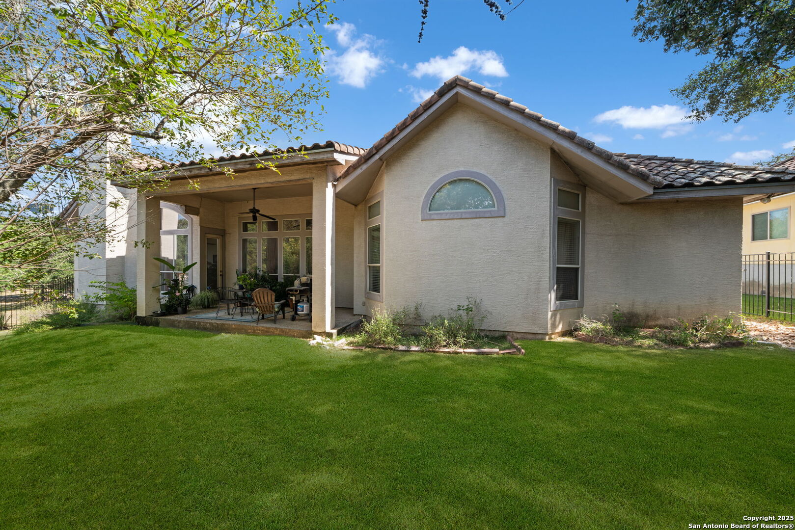 29019 Tivoli Way Fair Oaks Ranch, TX 78015 - Photo 33 of 33 a front view of a house with garden