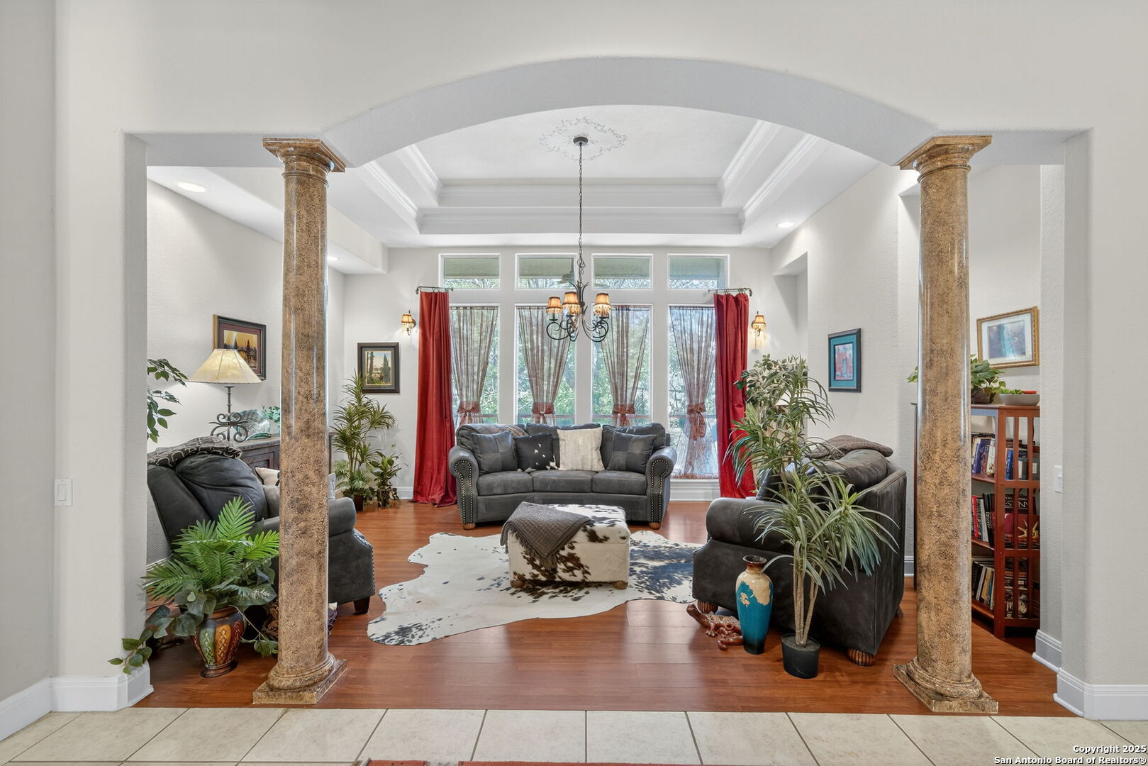 29019 Tivoli Way Fair Oaks Ranch, TX 78015 - Photo 7 of 33 a living room with furniture and a chandelier