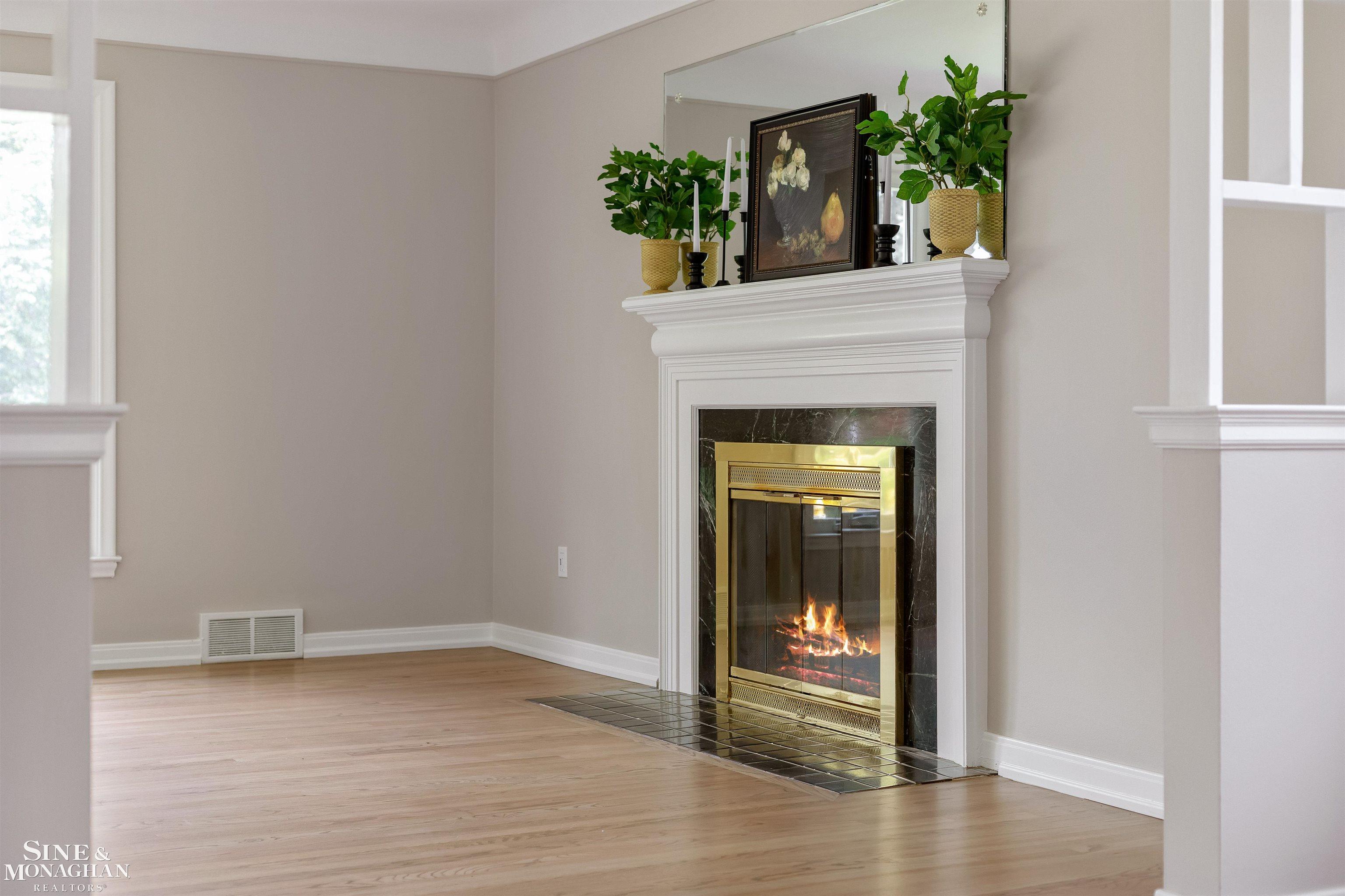 581 Hampton Road Grosse Pointe Woods, MI 48236 - Photo 8 of 60