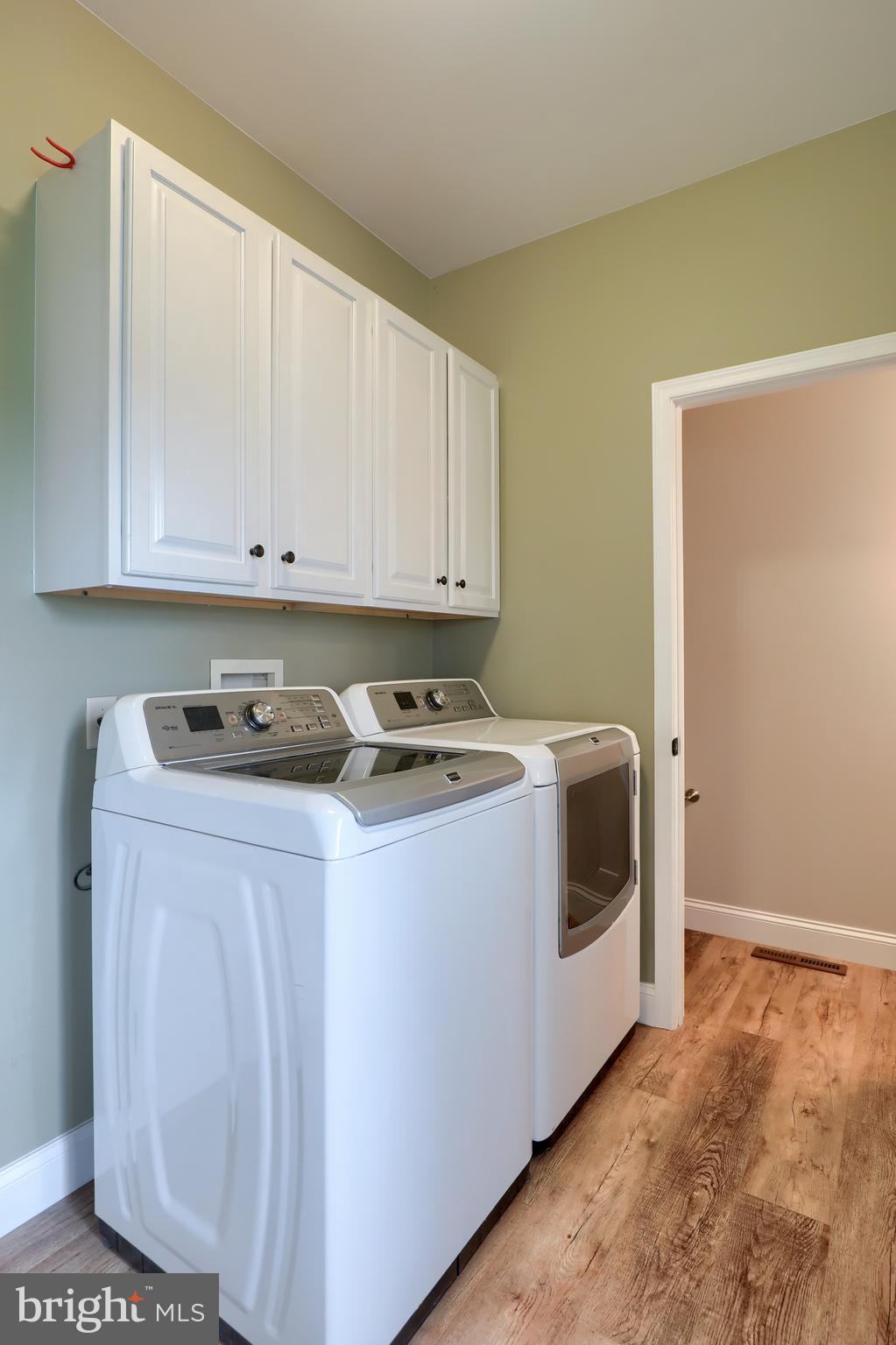 409 Wagonwheel Road Lititz, PA 17543 - Photo 23 of 40 a utility room with dryer and washer