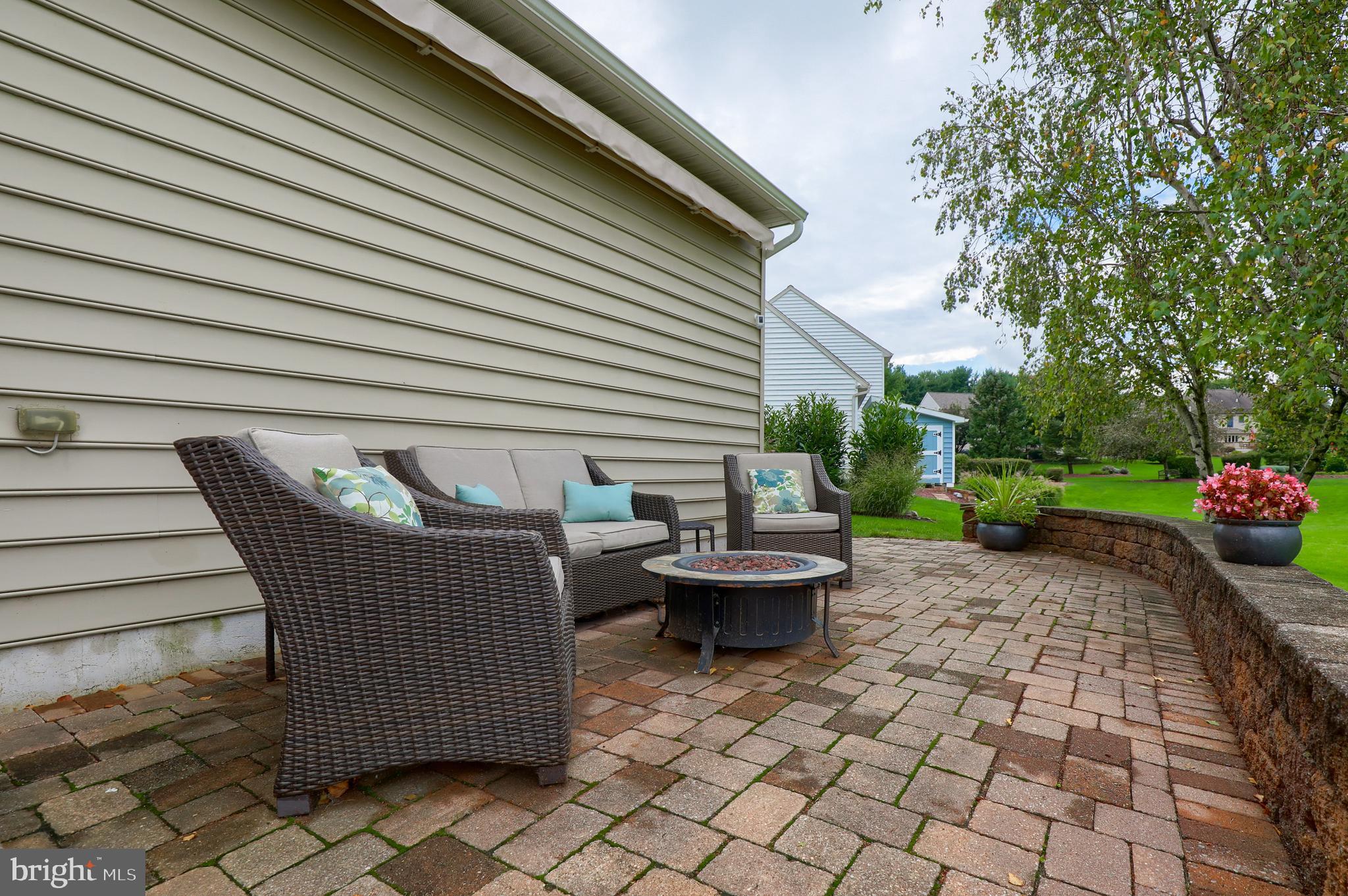 409 Wagonwheel Road Lititz, PA 17543 - Photo 37 of 40 a backyard of a house with seating space