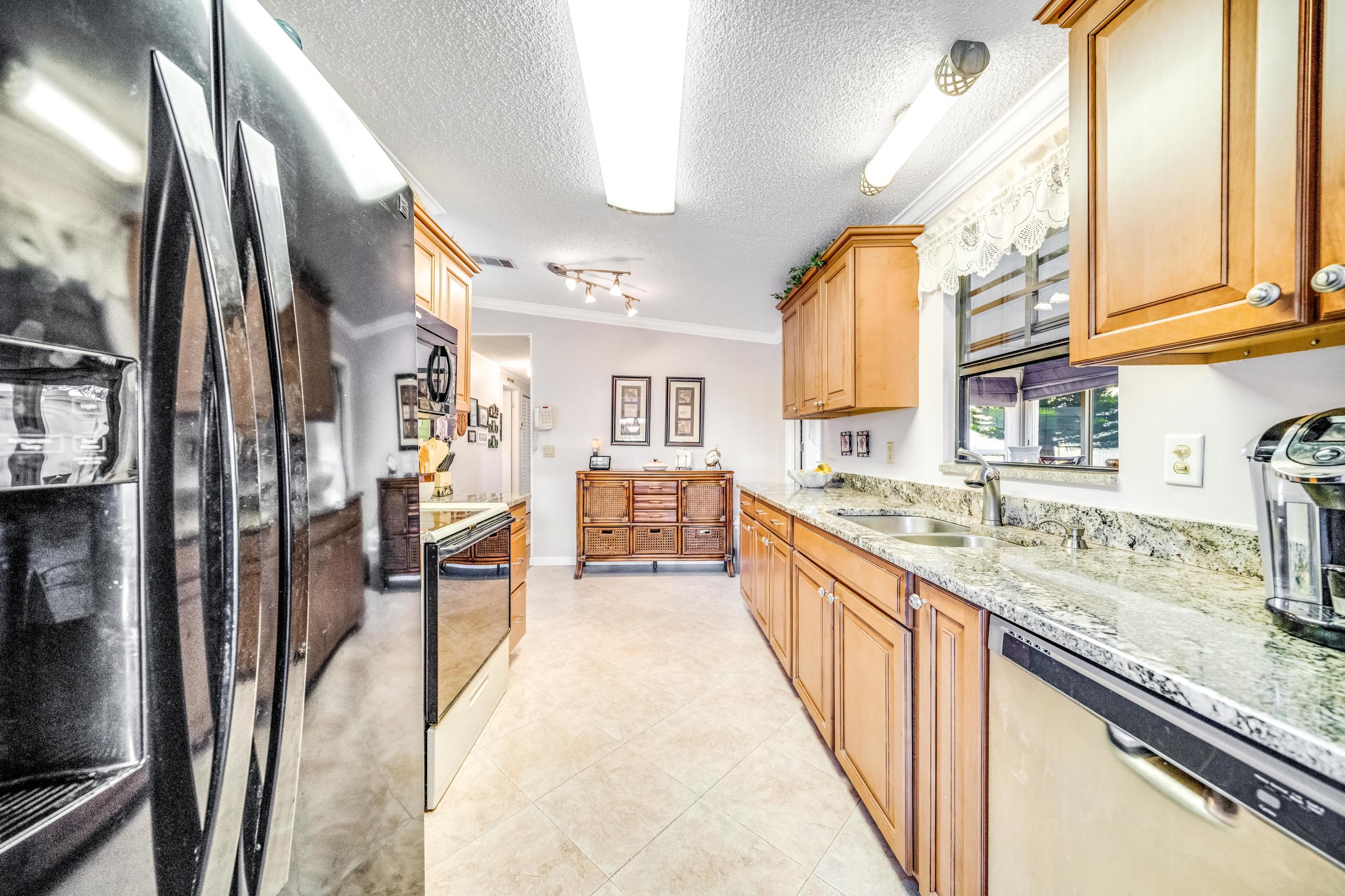 1641 Southwest 64th Way Boca Raton, FL 33428 - Photo 10 of 31 11