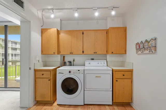 $195,999 | 2621 Village Boulevard, Unit 203, West Palm Beach, FL 33409