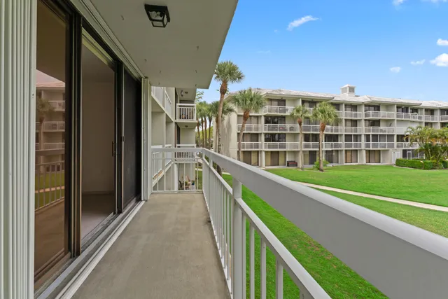 $195,999 | 2621 Village Boulevard, Unit 203, West Palm Beach, FL 33409