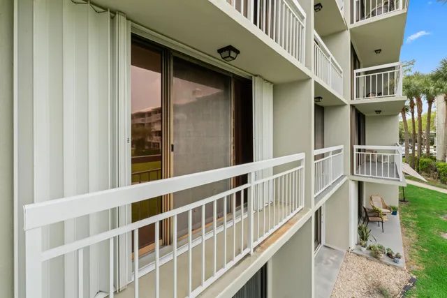 $195,999 | 2621 Village Boulevard, Unit 203, West Palm Beach, FL 33409