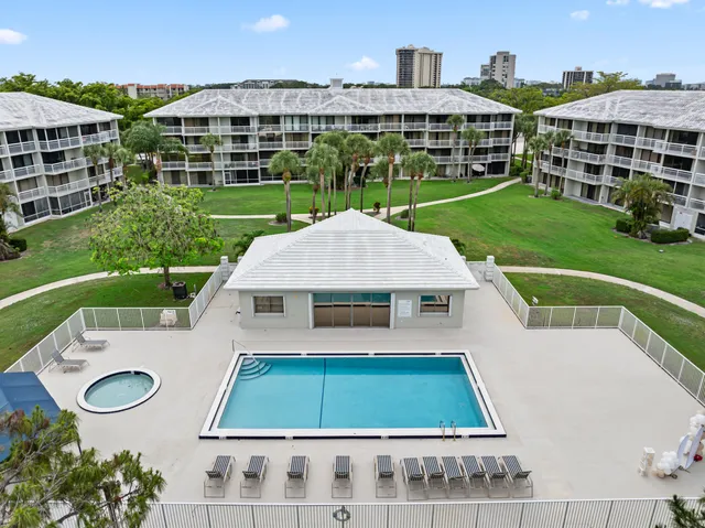 $195,999 | 2621 Village Boulevard, Unit 203, West Palm Beach, FL 33409