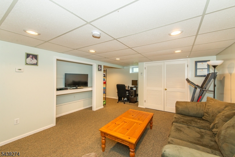 21 Whitegate Road Succasunna, NJ 07876 - Photo 25 of 44