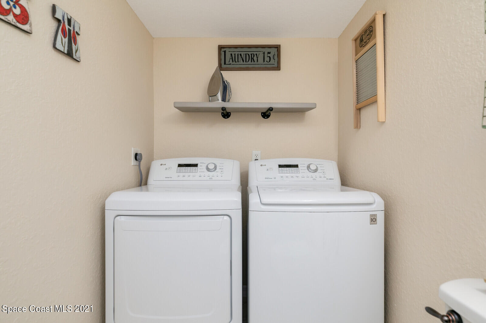 39 Piney Branch Way, Unit B Melbourne, FL 32904 - Photo 14 of 16 Laundry