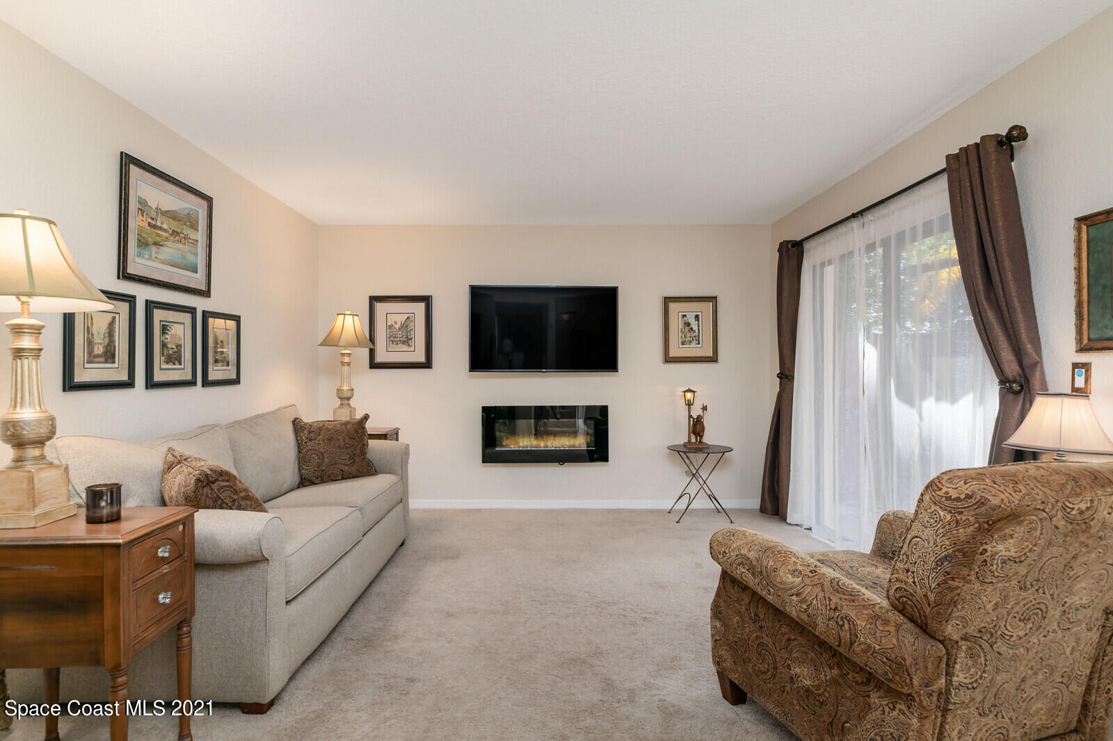 39 Piney Branch Way, Unit B Melbourne, FL 32904 - Photo 3 of 16 Living Room