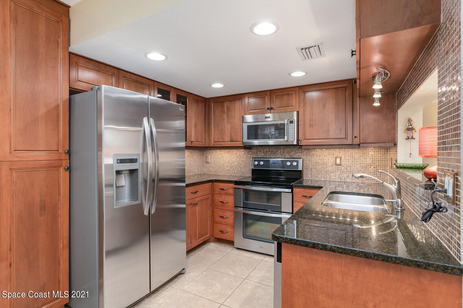 39 Piney Branch Way, Unit B Melbourne, FL 32904 - Photo 7 of 16 Chef's Kitchen