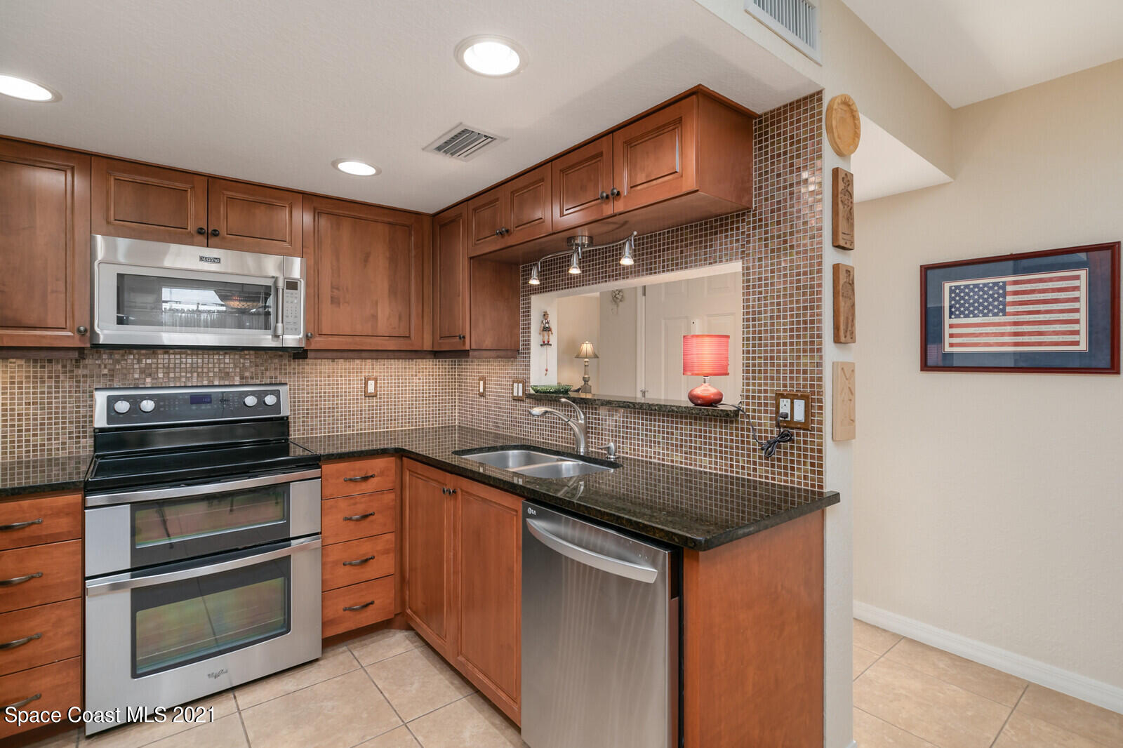 39 Piney Branch Way, Unit B Melbourne, FL 32904 - Photo 8 of 16 Kitchen