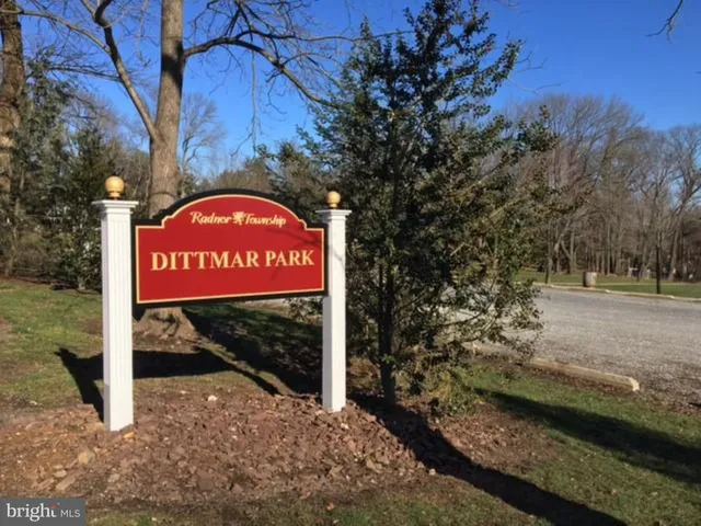 a view of a sign board with yard