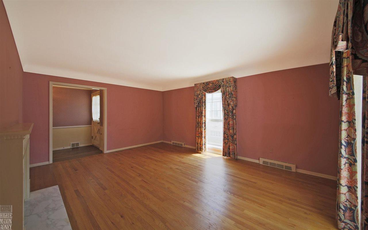 85 Vernier Road Grosse Pointe, MI 48236 - Photo 6 of 31 31294792-5.JPG