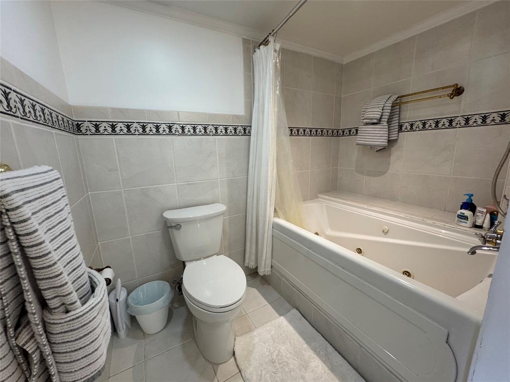 1010 South Ocean Boulevard, Unit 1612 Pompano Beach, FL 33062 - Photo 15 of 35 a bathroom with a toilet and a bathtub