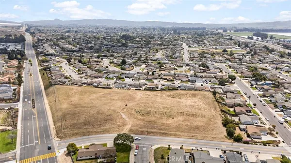 $1,500,000 | 400 East Waller Lane, Santa Maria, CA 93455