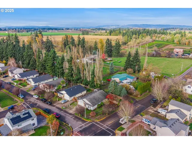 a view of a yard with furniture