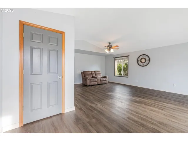 a en suite bathroom with a sink and a mirror