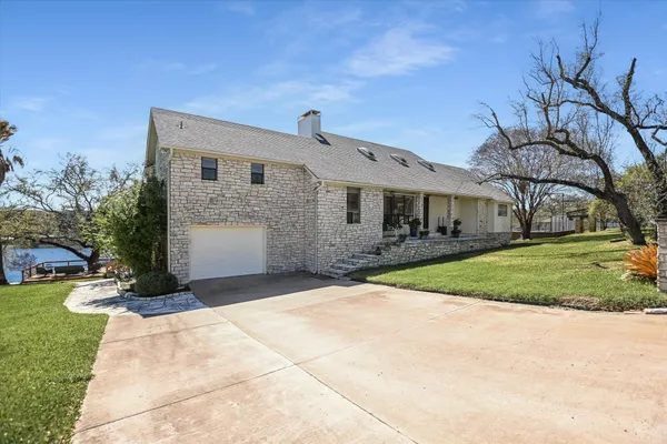 $1,355,000 | 23521 Flat Creek Drive, Marble Falls, TX 78654